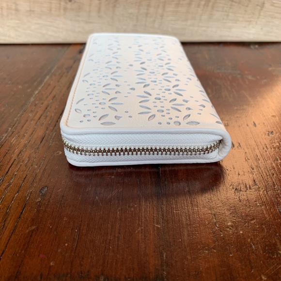 Coach Taylor Eyelet Accordion Zip Wallet—NWOT - Picture 5 of 8